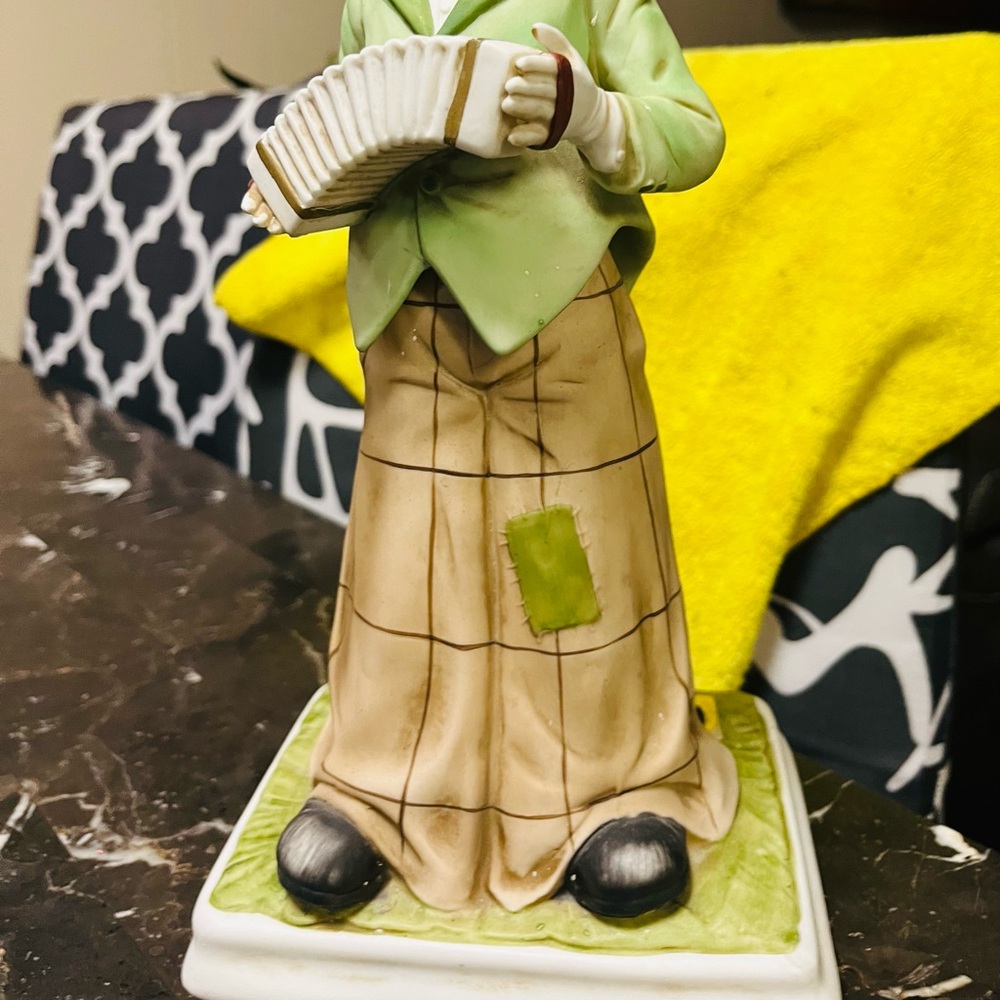 Melody in motion figurine playing the Accordion it’s vintage from the 80’s